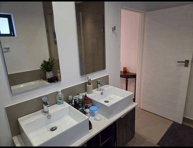 2 BEDROOM FLAT TO LET IN MORNINGSIDE